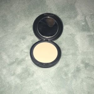 MAC studio fix pressed powder foundation C4